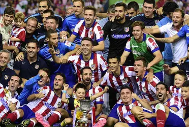 El Atlético de Madrid festeja la última Supercopa de España que consiguió en 2014. Imagen: RTVE.