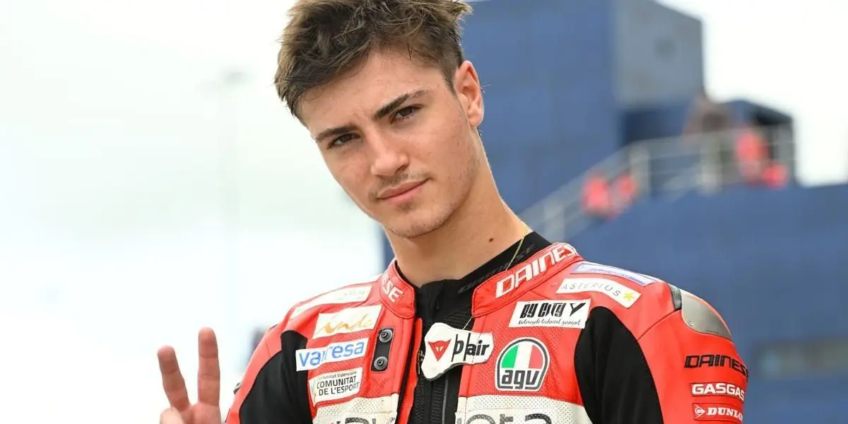 El campeón de Moto 3 Izan Guevara fue invitado por el club Mallorca a presenciar el encuentro del conjunto rojiblanco en Son Moix