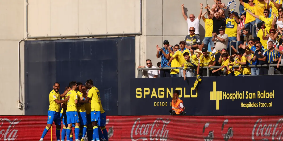 El conjunto local arrancó decidido a atacar y a los 30 segundos abrió el marcador con un tanto del mediocampista congoleño Théo Bongonda