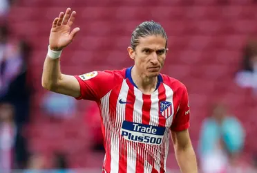 El defensor brasileño Filipe Luís seguirá su carrera en Flamengo de Brasil tras consagrarse campeón de la Copa Libertadores de América