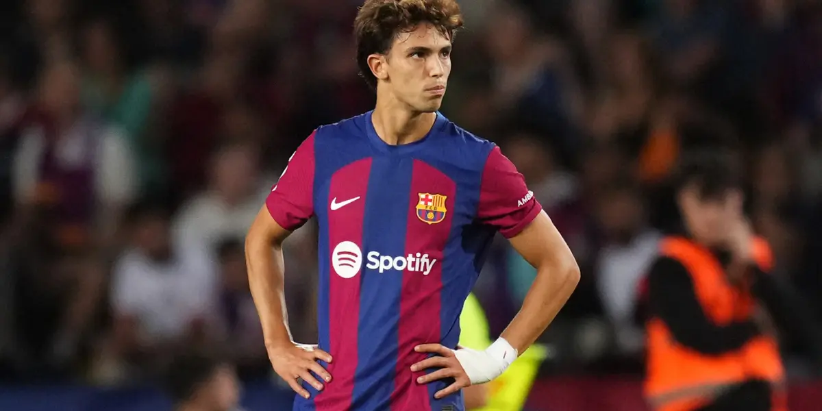 Joao Félix mira a la grada en un partido con el FC Barcelona. Imagen: BeinSports.