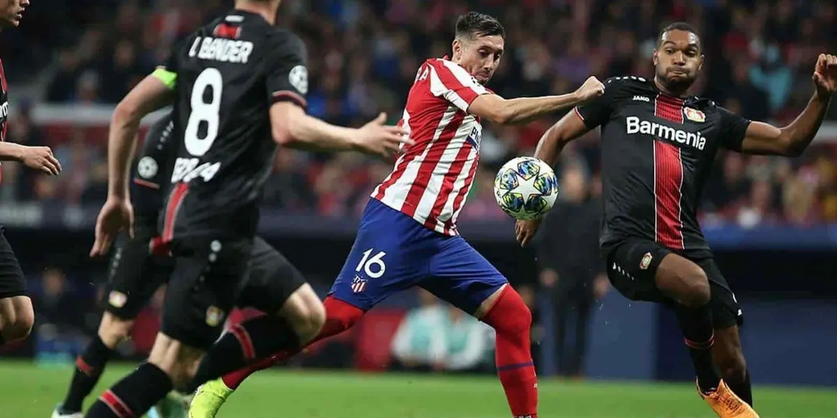 Su nacionalidad es mexicana. Llegó a estar tres años en el club pero jamás se adaptó