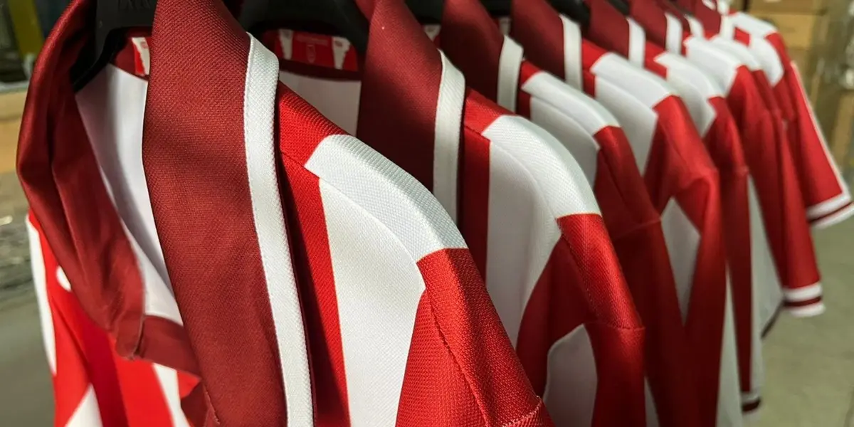 Un grupo de aficionados crearon un nuevo diseño en señal de ‘protesta’