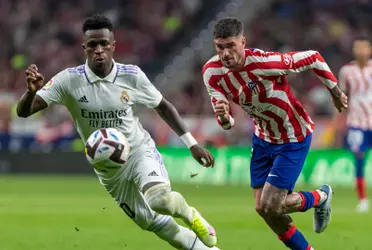 Vinícius Jr. y Rodrigo de Paul pugnan por un balón en un Madrid-Atlético. Imagen: DAZN.